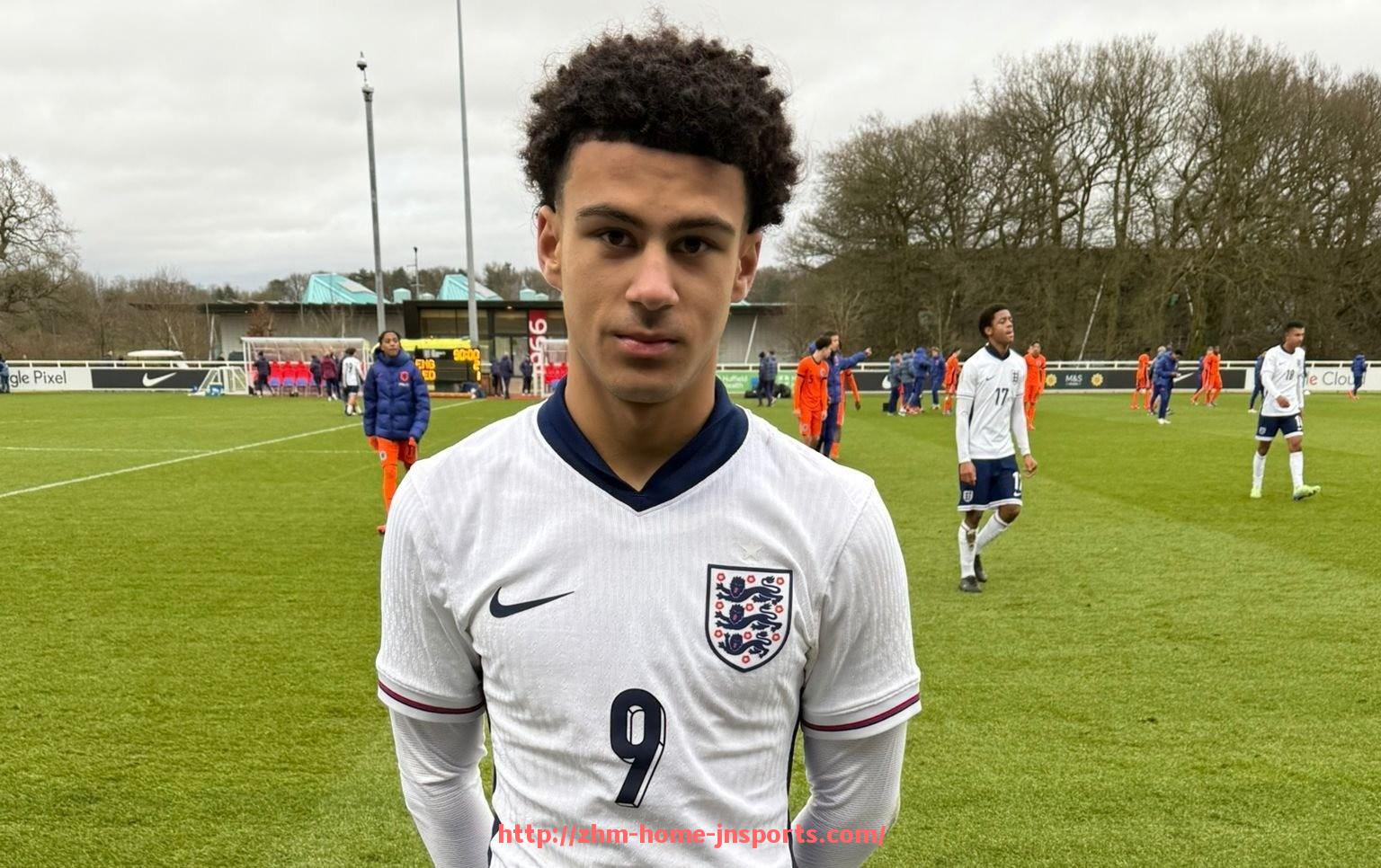 江南综合体育-2025年世俱杯浦和红钻比赛录像及关键战术回顾